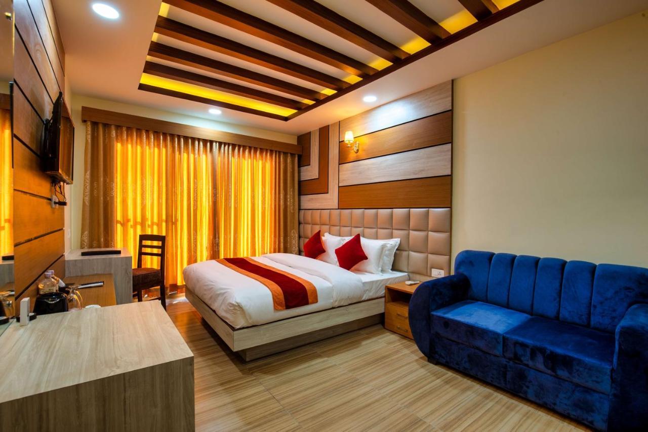 Chitwan Mid Town Resort Bharatpur  Ngoại thất bức ảnh