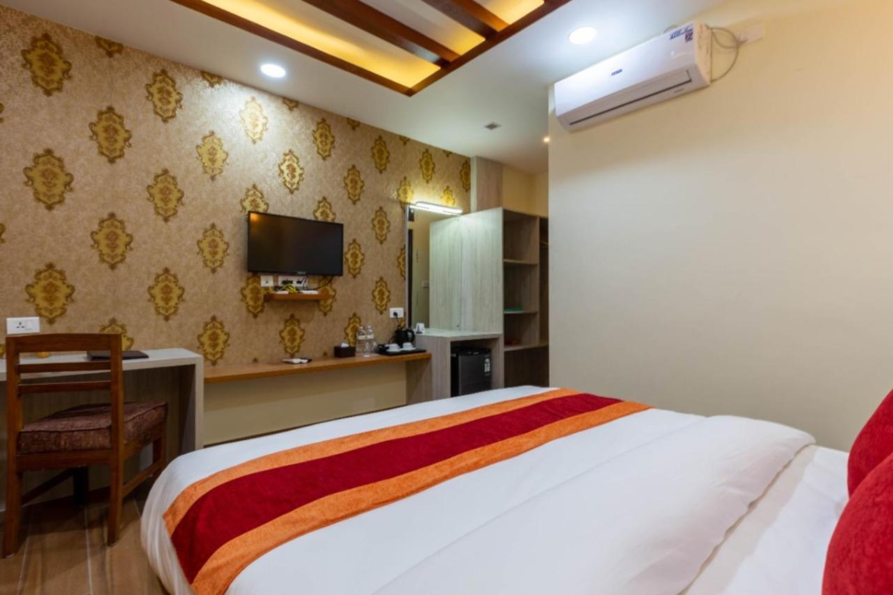 Chitwan Mid Town Resort Bharatpur  Ngoại thất bức ảnh