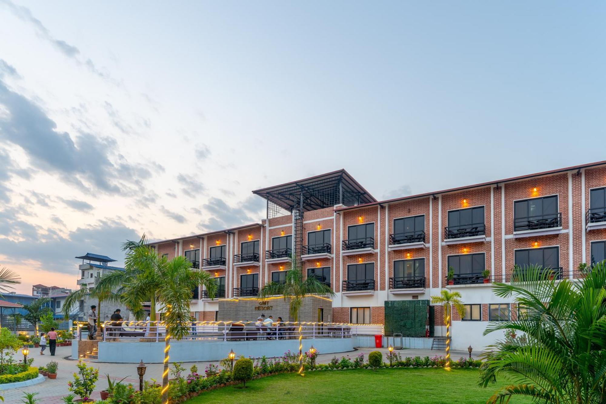 Chitwan Mid Town Resort Bharatpur  Ngoại thất bức ảnh